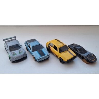 DAMAGED BODY!!!   Hot Wheels Mainline Bentley+Delorean+Golf+Coupe Clip