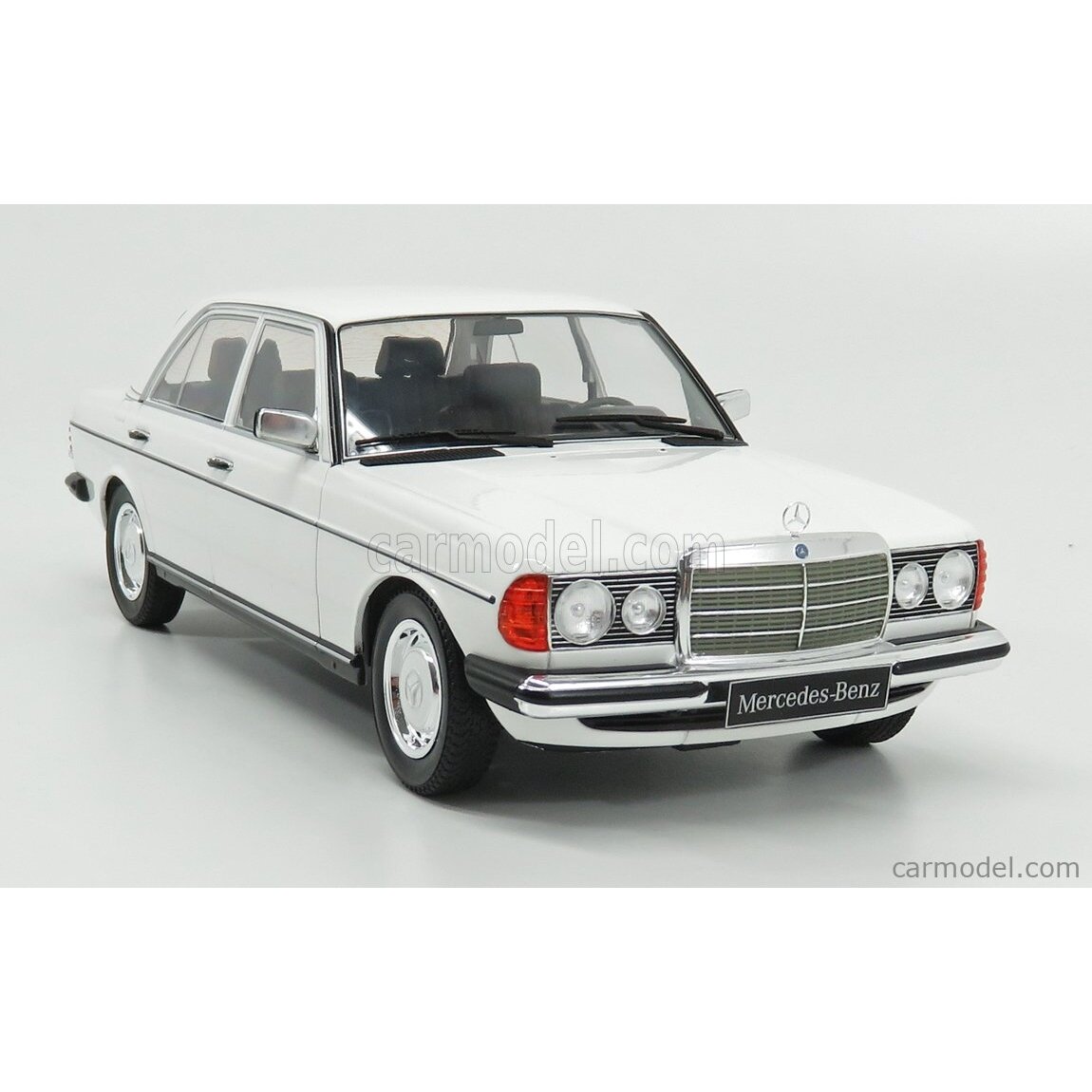 PRE-ORD3R KK Scale Modeliukas 1/18 1975 Mercedes Benz 230E W123, white PRE-ORD3R KK Scale Modeliukas 1/18 1975 Mercedes Benz 230E W123, white