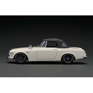 PRE-ORD3R Ignition Modeliukas 1/18 Datsun Fairlady 2000 (SR311), white with U20 Engine PRE-ORD3R Ignition Modeliukas 1/18 Datsun Fairlady 2000 (SR311), white with U20 Engine