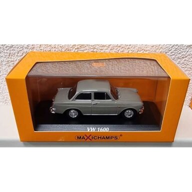 PRE-ORD3R Maxichamps 1/43 1966 Volkswagen 1600, beige