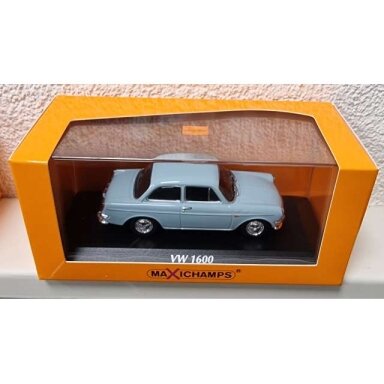 PRE-ORD3R Maxichamps 1/43 1966 Volkswagen 1600, light blue