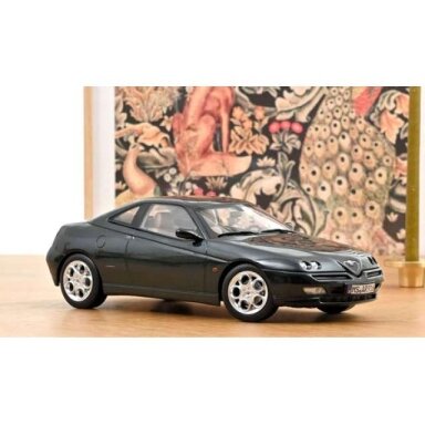 PRE-ORD3R NOREV 1/18 2001 Alfa Romeo GTV, coventry green metallic