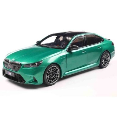 PRE-ORD3R Solido 1/18 2025 BMW M5 (G90) sedan, Isle of man green metallic