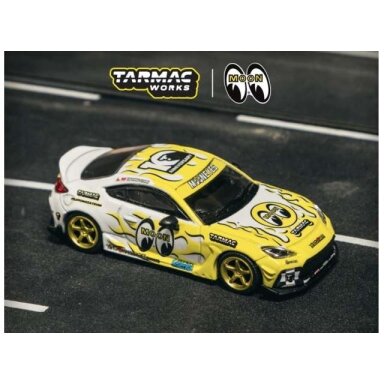 PRE-ORD3R Tarmac Modeliukas 1/64 Toyota GR86 *MOONEYES*, white/yellow PRE-ORD3R Tarmac Modeliukas 1/64 Toyota GR86 *MOONEYES*, white/yellow