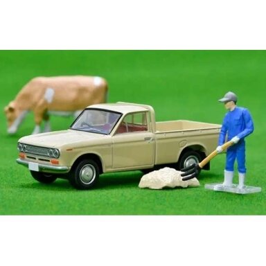 PRE-ORD3R Tomica Limited Vintage Modeliukas #T318361 1/64 Datsun 1300 Truck with Figure, light brown