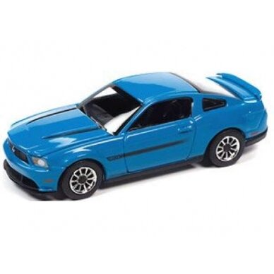 PRE-ORD3R Auto World Modeliukas 2012 Mustang GT/CS, Grabber Blue with Black Hood Stripes & Black GT/CS Side Stripes PRE-ORD3R Auto World Modeliukas 2012 Mustang GT/CS, Grabber Blue with Black Hood Stripes & Black GT/CS Side Stripes