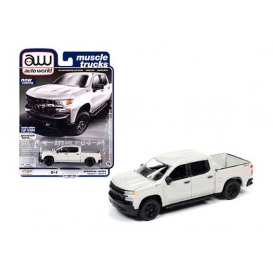 PRE-ORD3R Auto World Modeliukas 2019 Chevy Silverado Custom Trailboss, iridescent pearl tricoat metallic PRE-ORD3R Auto World Modeliukas 2019 Chevy Silverado Custom Trailboss, iridescent pearl tricoat metallic