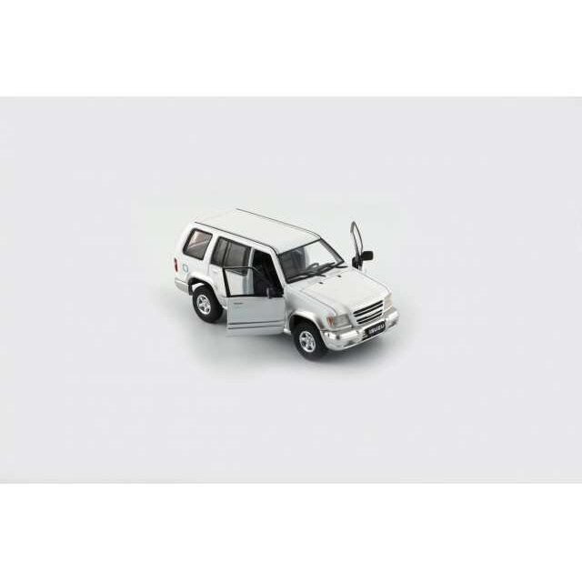PRE-ORD3R BM Creations Modeliukas 1998-2002 Isuzu Trooper Big Horn, white PRE-ORD3R BM Creations Modeliukas 1998-2002 Isuzu Trooper Big Horn, white