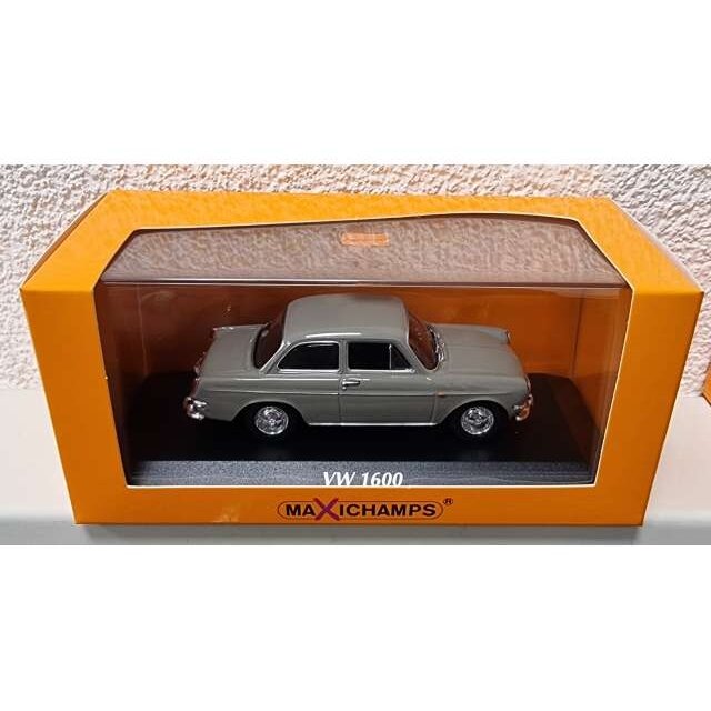 PRE-ORD3R Maxichamps 1/43 1966 Volkswagen 1600, beige