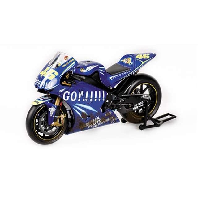 Minichamps Modeliukas 1/12 2004 Yamaha YZR-M1 #46 Valentino Rossi Gauloises Fortuna Yamaha World Champion MotoGP 2004, Dirty Version, blue Minichamps Modeliukas 1/12 2004 Yamaha YZR-M1 #46 Valentino Rossi Gauloises Fortuna Yamaha World Champion MotoGP 2004, Dirty Version, blue